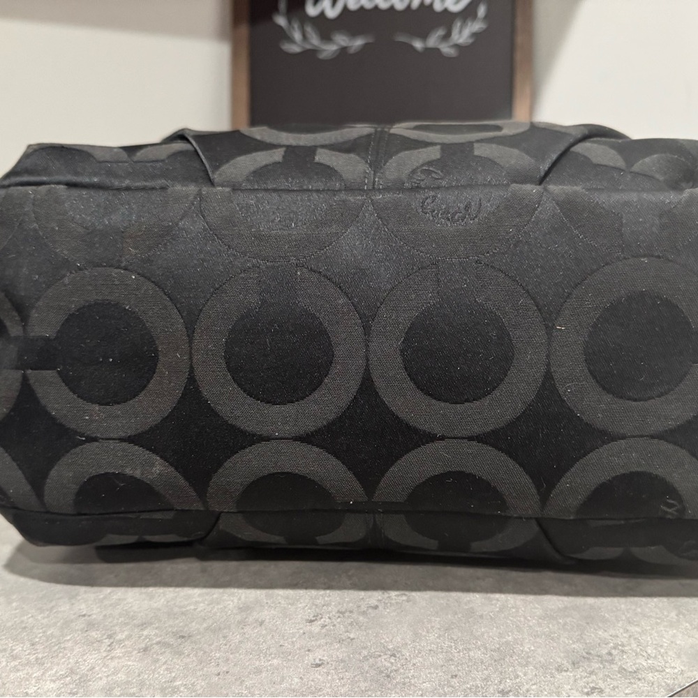COACH Op-Art Brooke Signature Handbag in GUC! - Picture 5 of 9